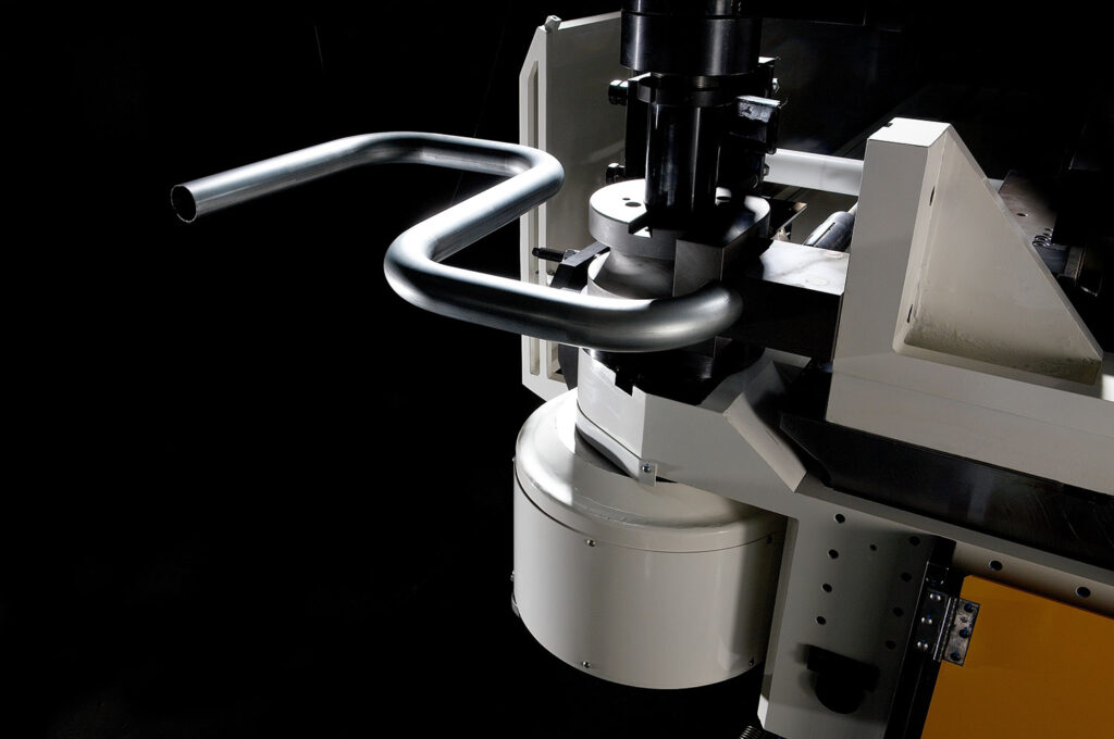 Tube bender machine bending pipe